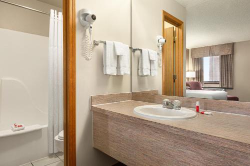Travelodge by Wyndham Wellington KS - photo 24