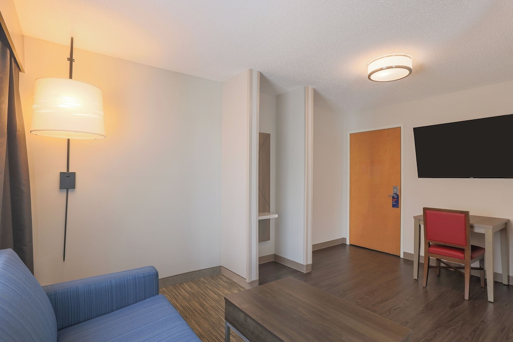 Holiday Inn Express & Suites Raleigh North Wake Forest by IHG - photo 12