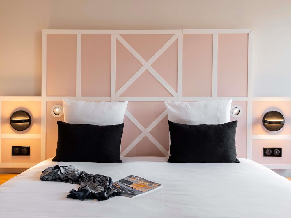 Hôtel Mercure Rouen Centre Champ de Mars in Rouen, France