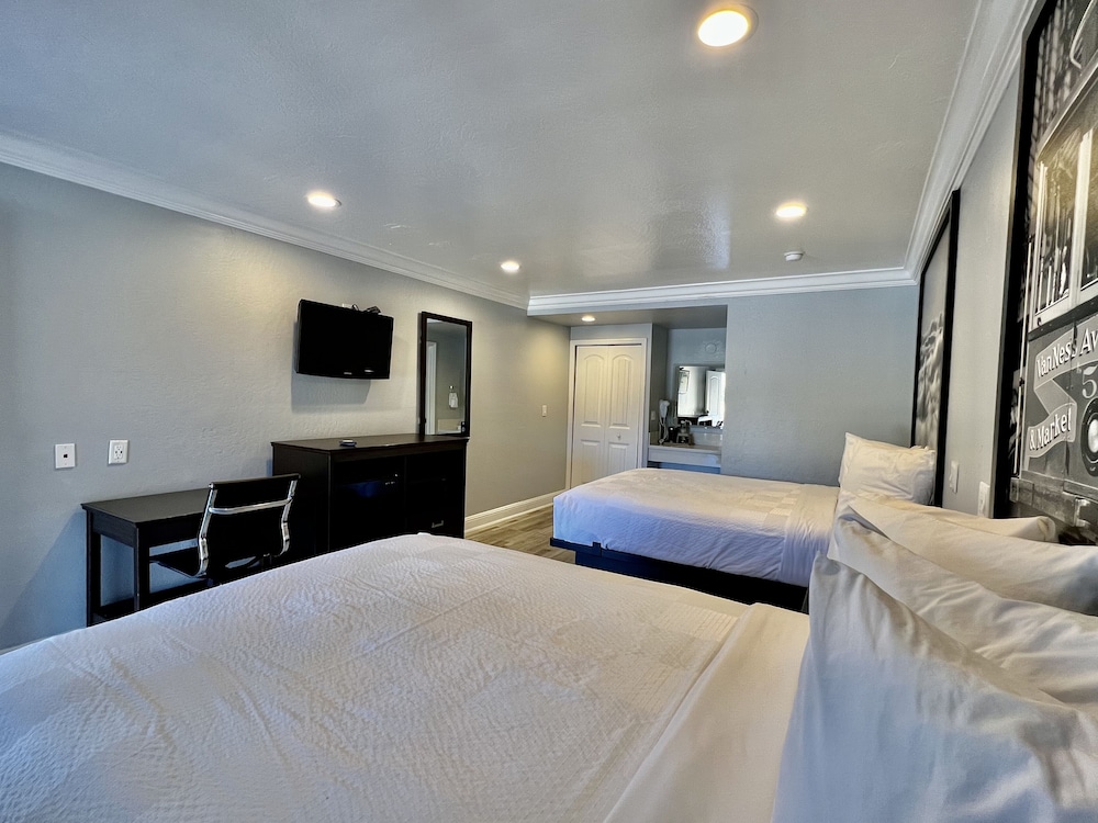 Aura Inn Monterey - photo 60
