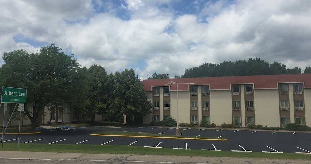 Ramada by Wyndham Albert Lea - photo 86