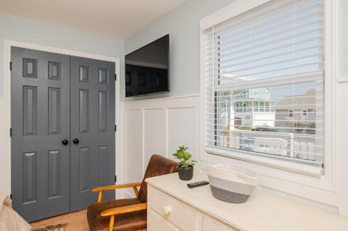 Sawyers Shore Shack by Oak Island Accommodations - photo 15