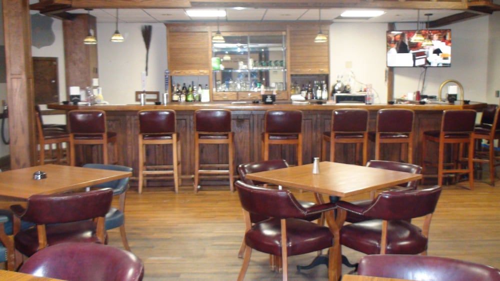 Armstrong Inn and Suites - photo 20