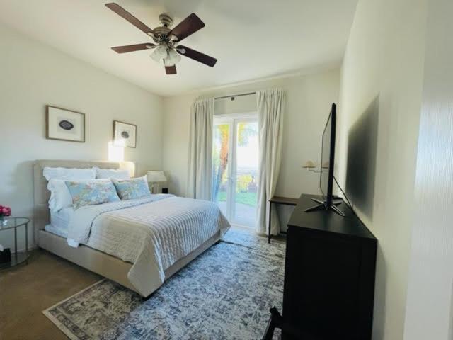 Private room Private entrance spectacular city landscape views from room — hotel in Rancho Cucamonga
