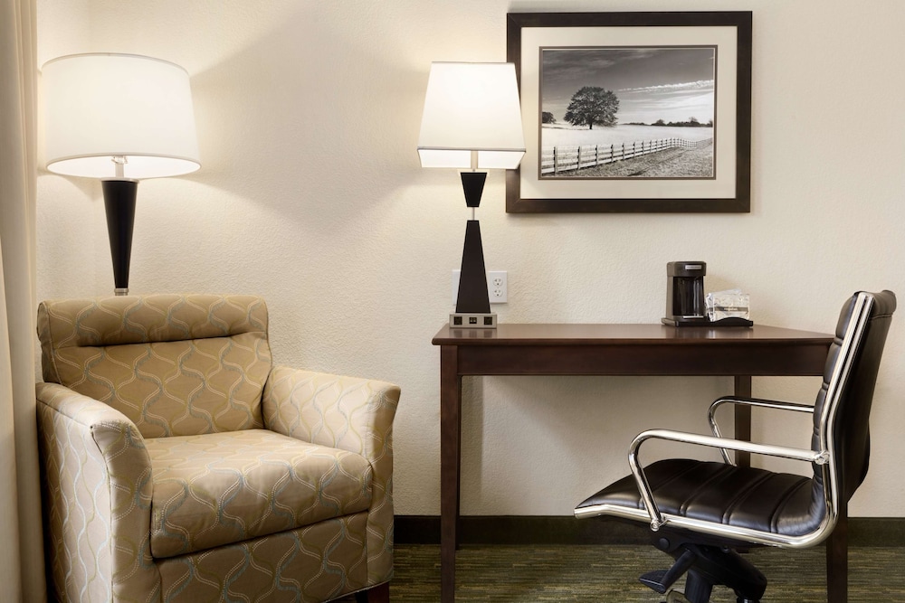 Hampton Inn Dover - photo 8