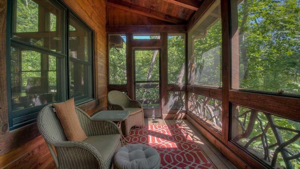 Winding Log Ridge in Blue Ridge, United States