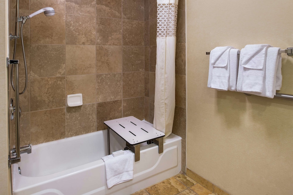 Hampton Inn & Suites Charlotte Arrowood Rd. - photo 40
