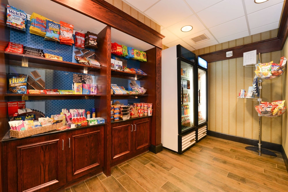 Hampton Inn & Suites Salisbury Fruitland - photo 35