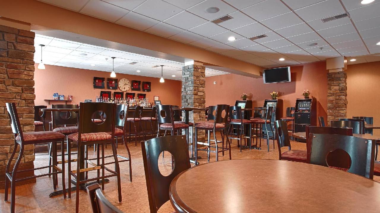 Crandon Inn and Suites - photo 4