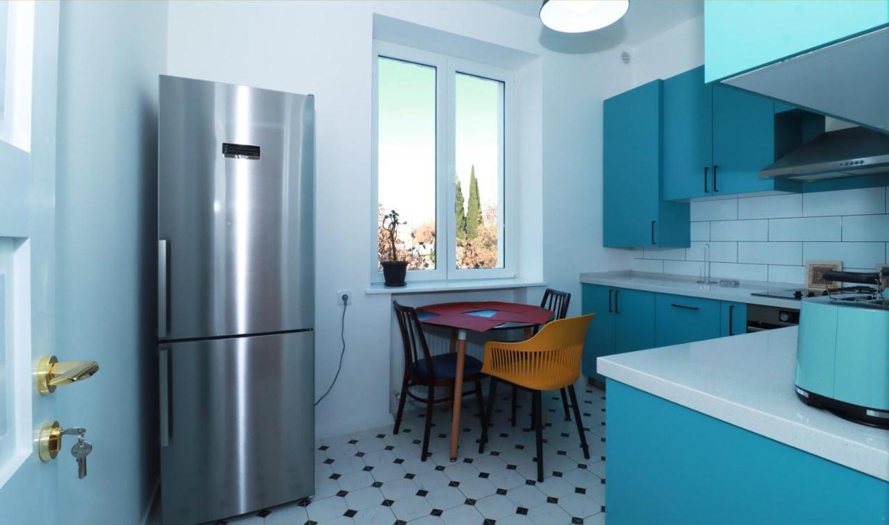 Stylish & Authentic 2BR Retreat in Central Tbilisi Wehost