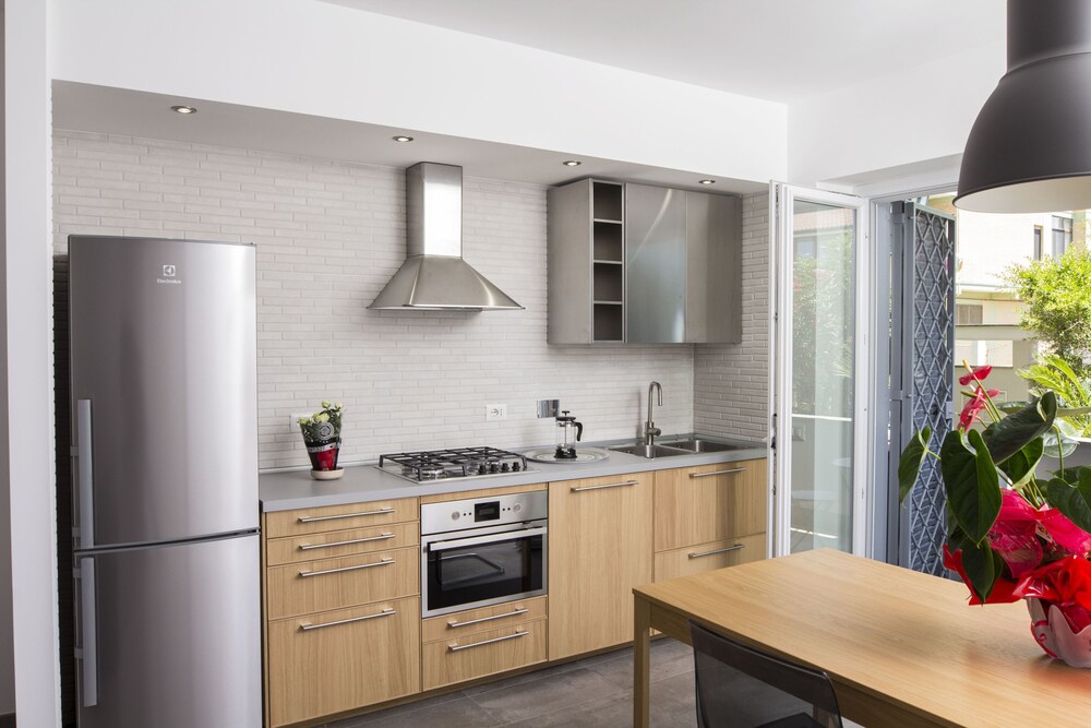 Rosa's House Rome Airport — 4-Star Luxury Hotel in Fiumicino-Isola Sacra, Italy