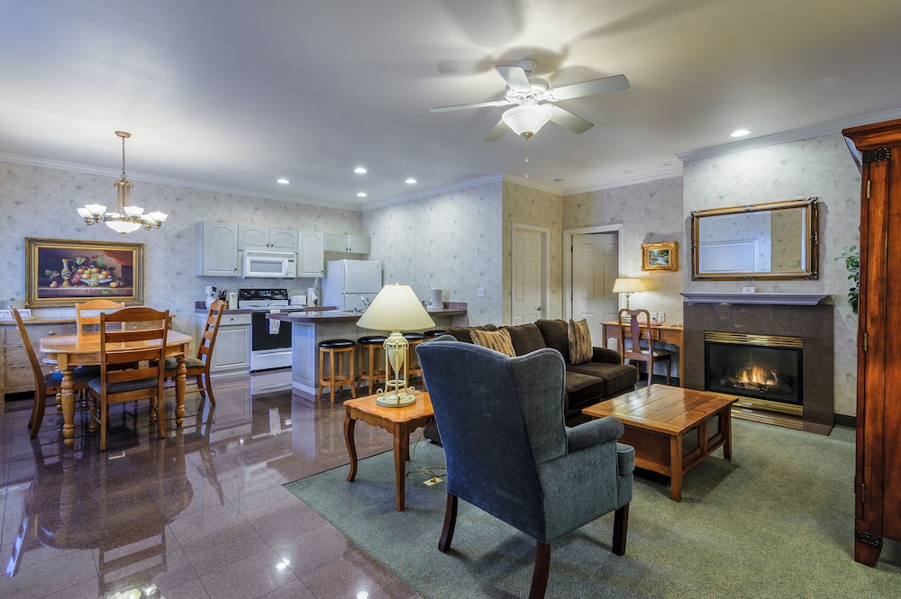 Grass Valley Courtyard Suites - photo 19