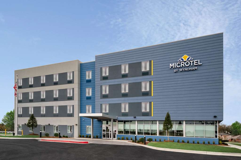 Microtel Inn & Suites by Wyndham Hot Springs - photo 6