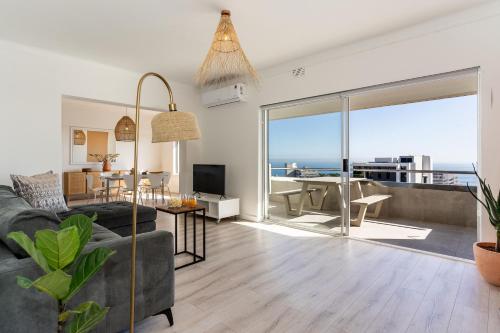Bantry Bay Pearl Luxury Apt with Ocean Views