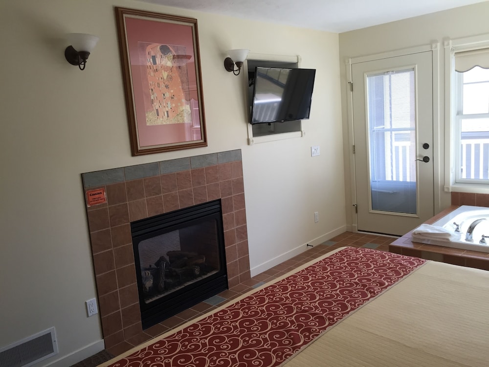 Harbor Lights Resort - photo 4