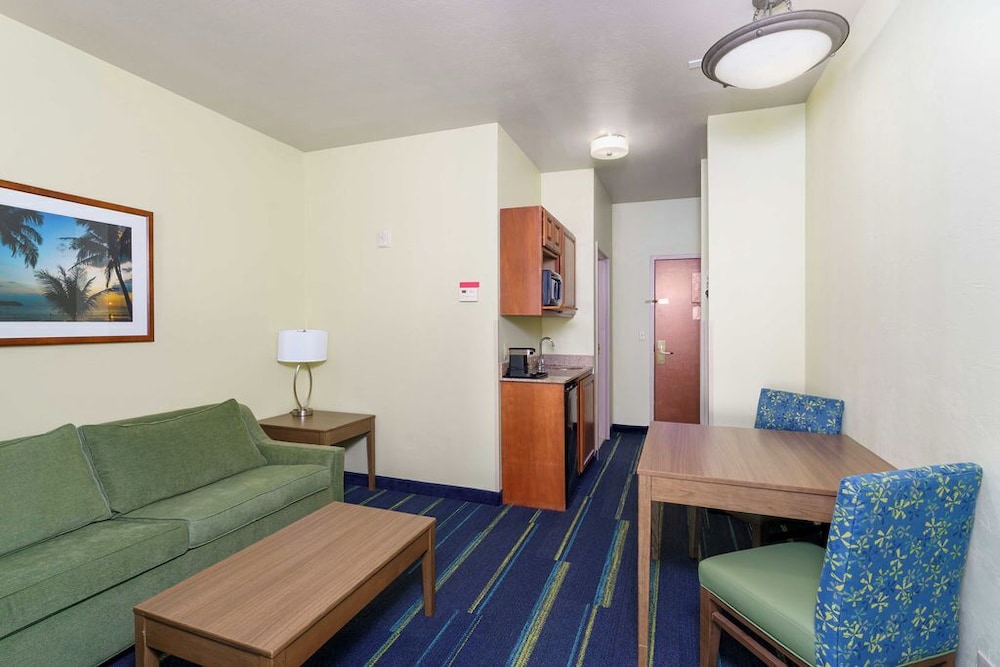 Triple Play Resort Hotel & Suites - photo 25