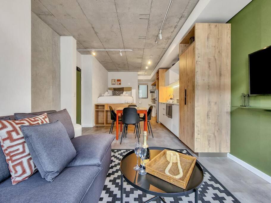 Secure Elegant Apartment Near Sea Point