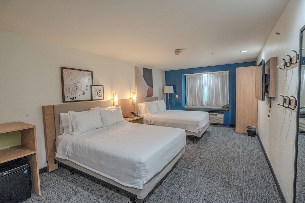 Spark by Hilton Sterling Dulles Airport - photo 11