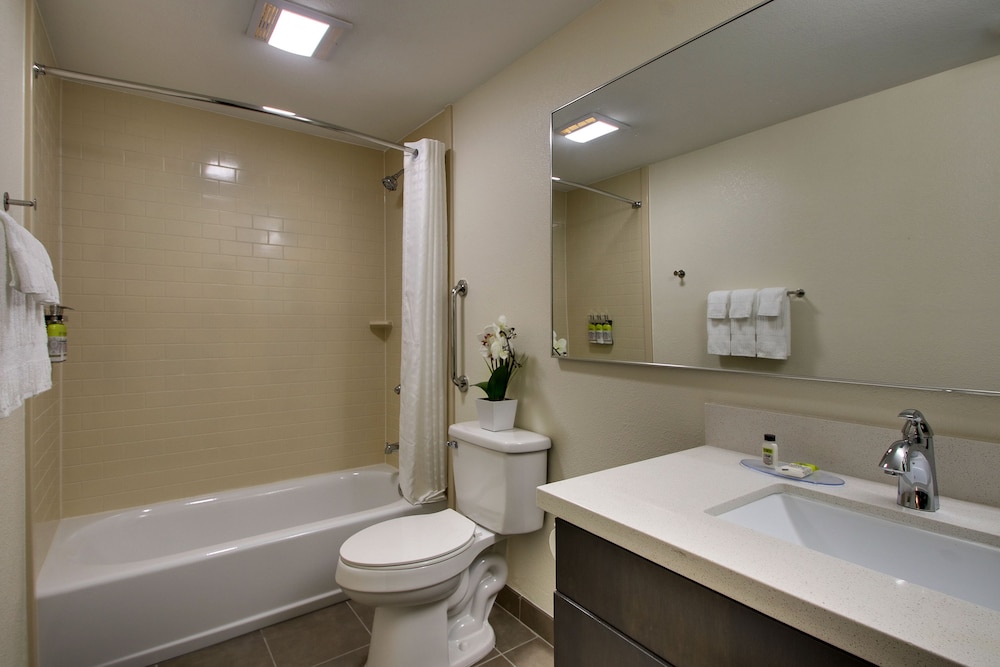 Candlewood Suites Wichita East by IHG - photo 23