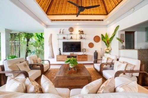 Spacious Charming 4BR Balinese Villa Seminyak — 4-Star Luxury Hotel in Kerobokan, Indonesia
