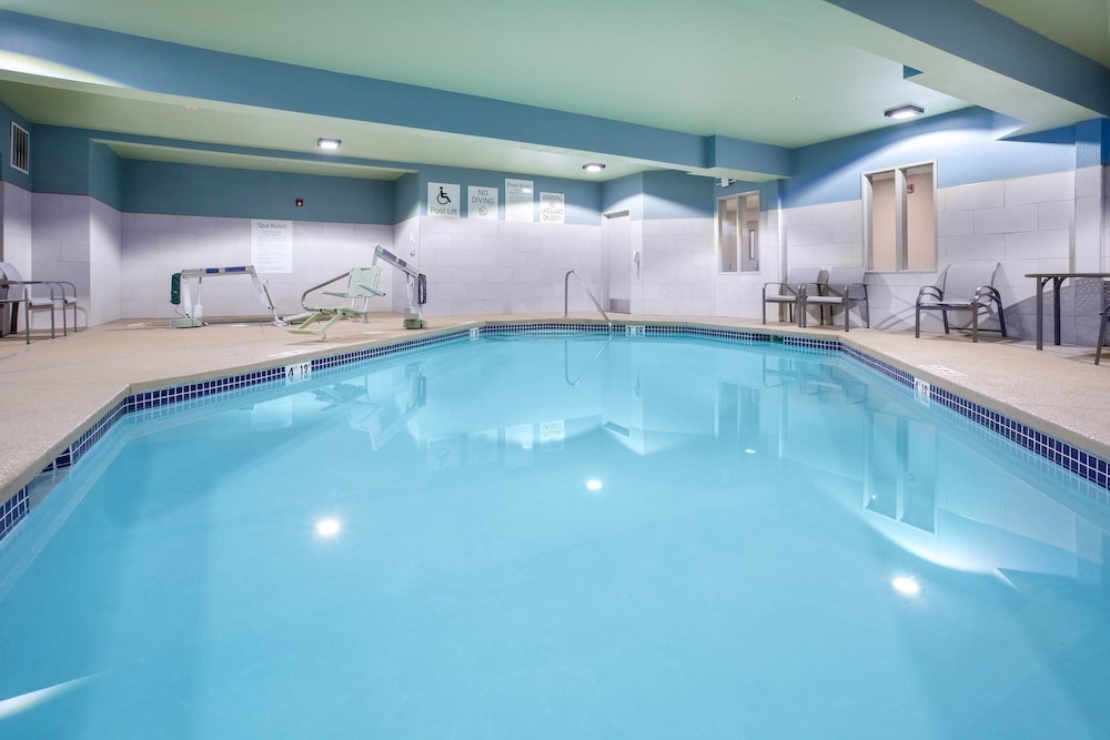 Holiday Inn Express & Suites Lincoln City by IHG - photo 21