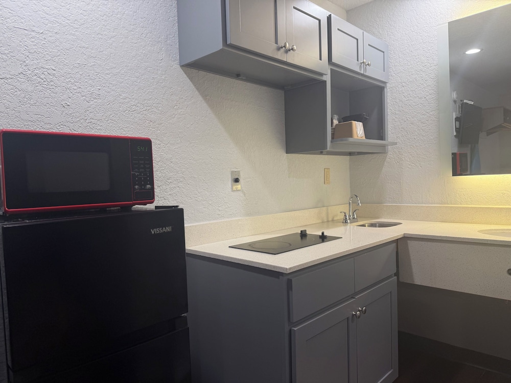 Economy Lodge by Hotel O Texas City - photo 17