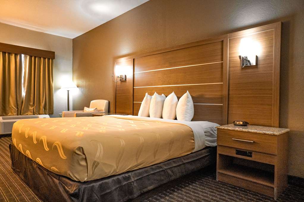 Quality Inn & Suites near Six Flags Austell - photo 11