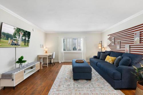 Relaxing 3BR Condo in Phoenix with Pool Hot Tub and Free Netflix Access — 4-Star Luxury Hotel in Phoenix, United States