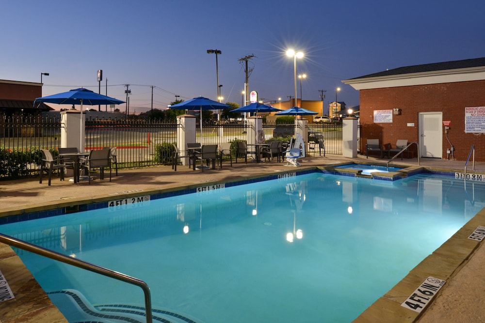 Holiday Inn Express Hotel & Suites Royse City by IHG - photo 32
