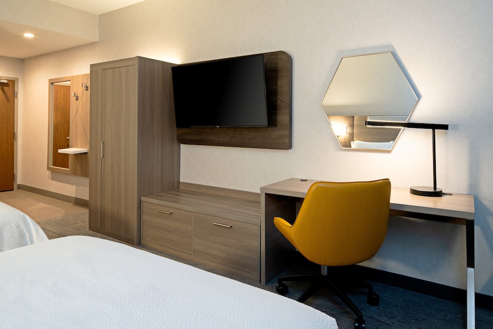 Holiday Inn Express and Suites Hollister by IHG - photo 15