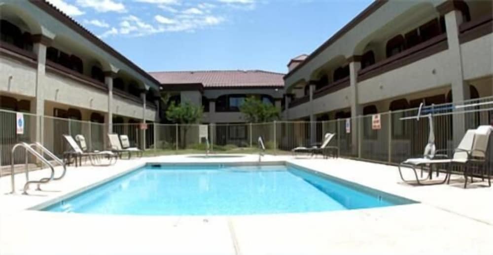 Premier Inns Tolleson - photo 22