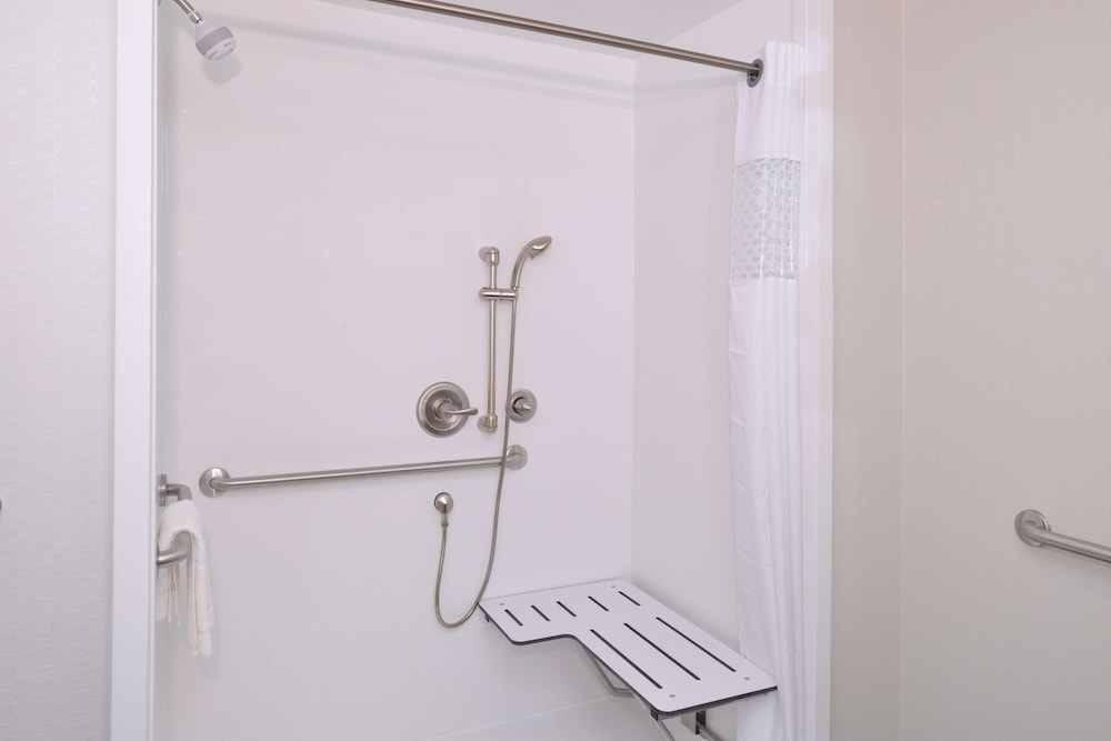 Hampton Inn & Suites Cincinnati Mason - photo 28