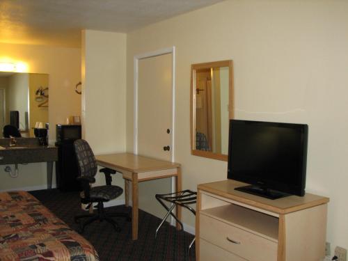 Relax Inn Marlin - photo 15