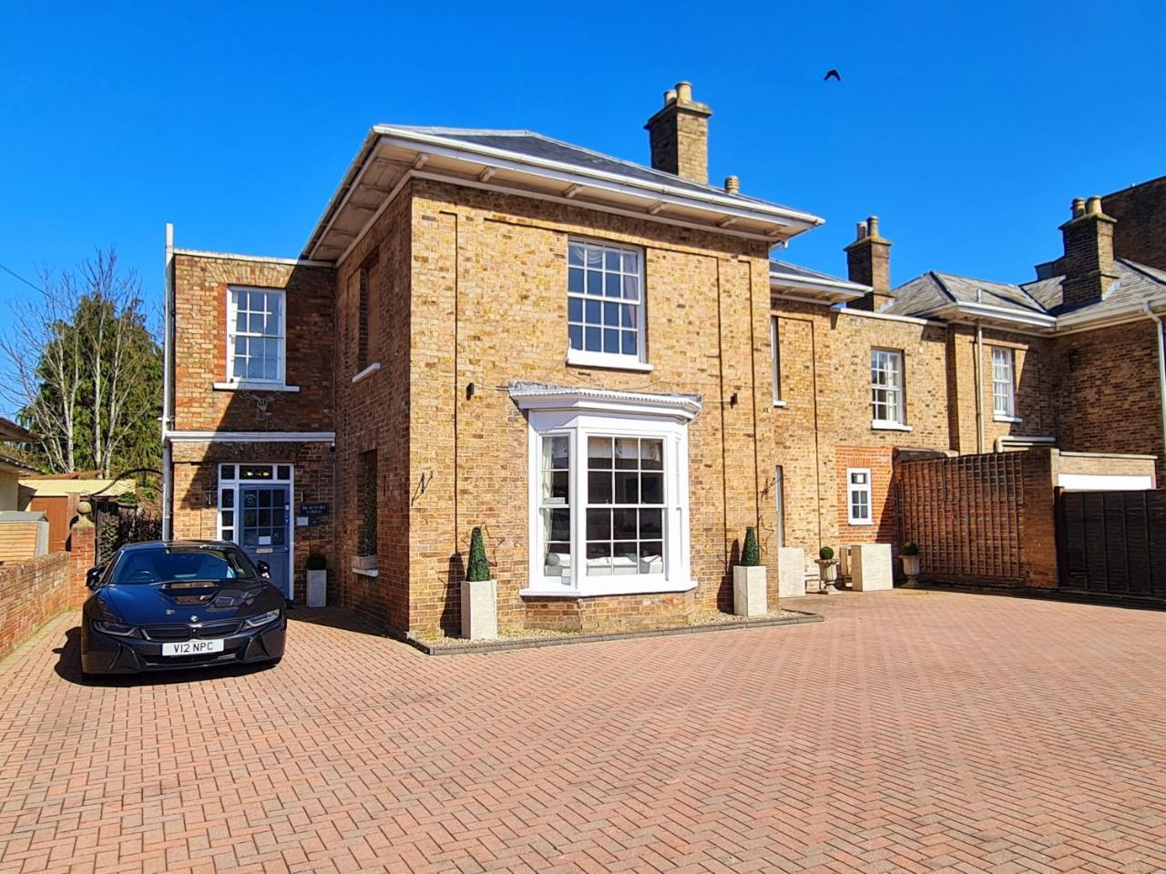 Beaufort Lodge Central Location & Free Parking — 4-Star Luxury Hotel in Taunton, United Kingdom