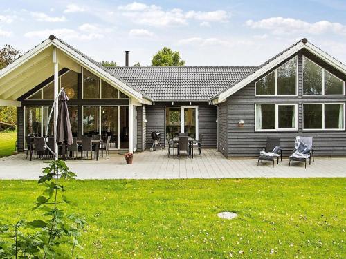 Gorgeous Home In Højby With Sauna — 5-Star Luxury Hotel in Hojby, Denmark
