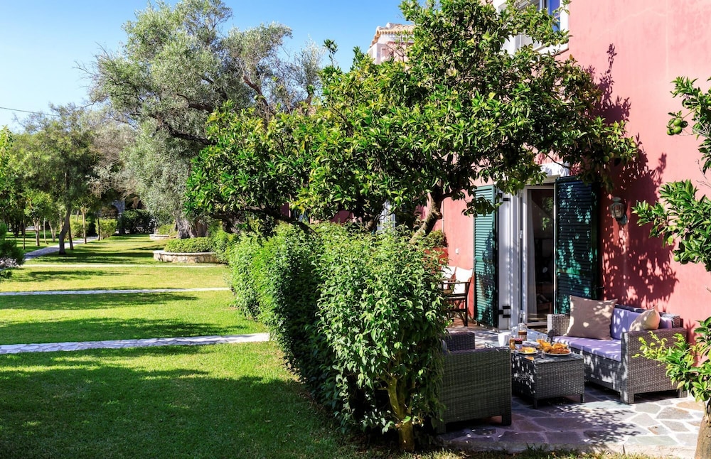 Mousses Villas Caliope Semi Detached Two bedroom Villa With Childcare Facilities — 4-Star Luxury Hotel in Lefkada, Greece