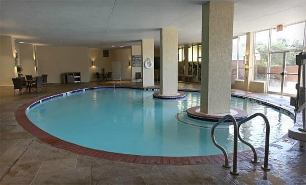 Embassy Suites by Hilton Dallas Market Center - photo 35