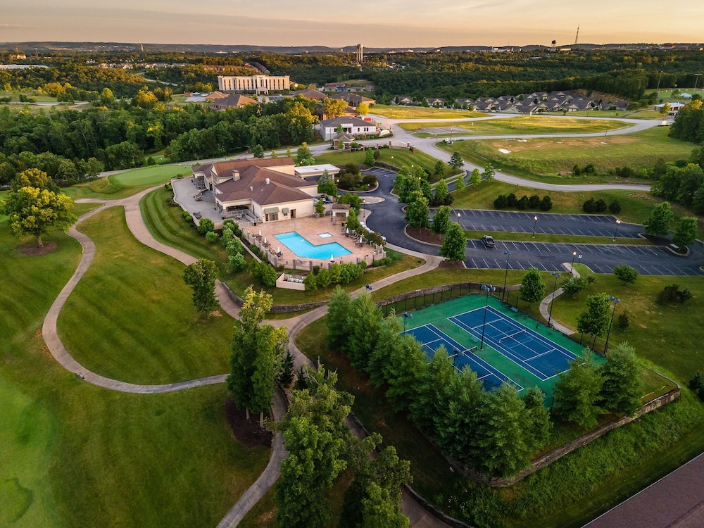 Villa at the Hills A Grand Branson Vacation 4 BDR Golf Resort Villa