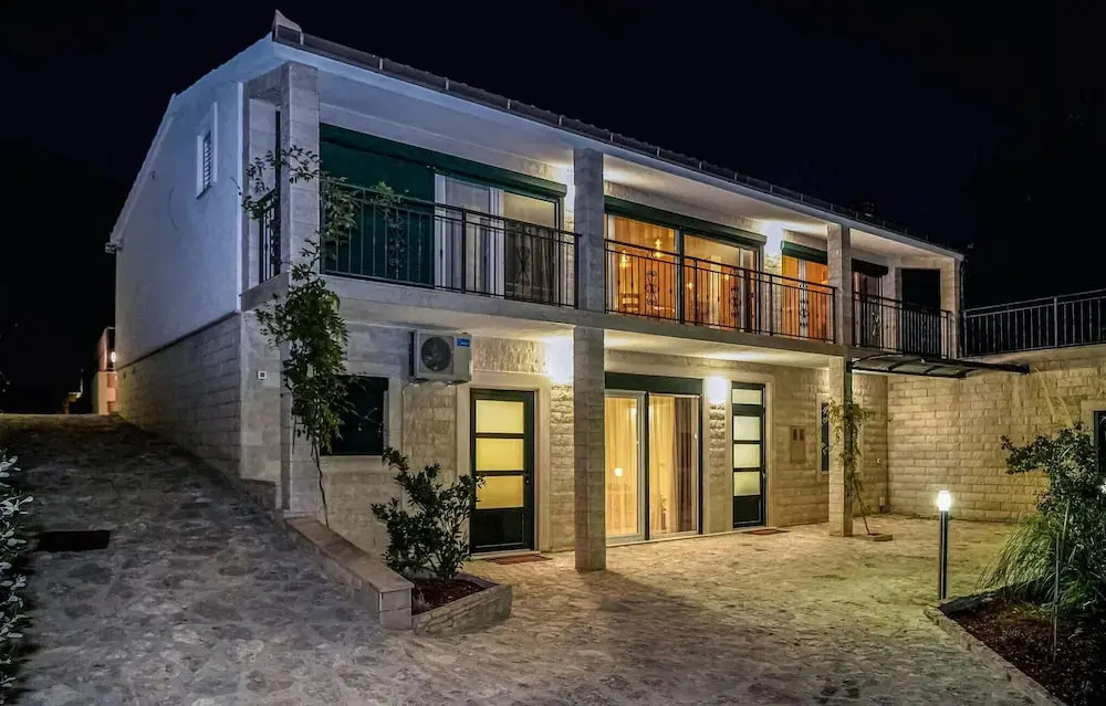 Amazing Home In Kastel Luksic — 4-Star Luxury Hotel in Kastel Luksic, Croatia