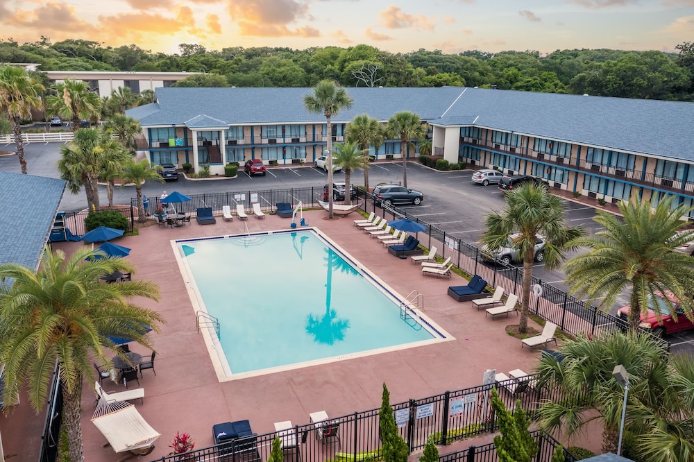 Ocean Coast Hotel At The Beach - photo 43