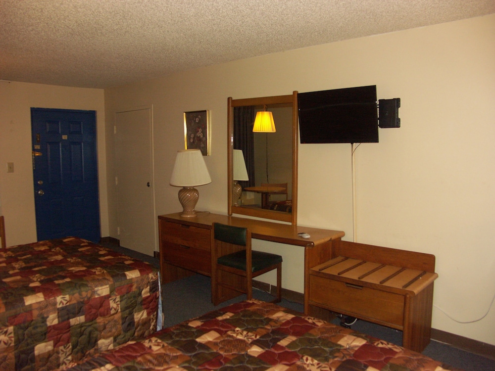 Deerwood Inn and Madison Campground - photo 3