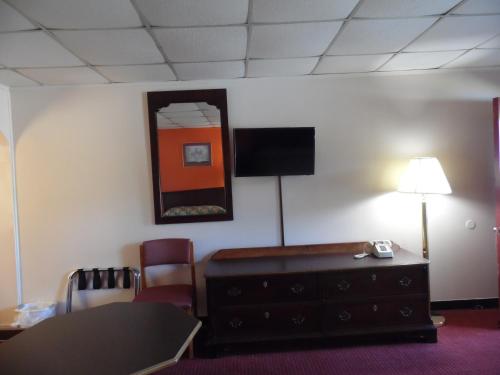 Tazewell Motel - photo 7