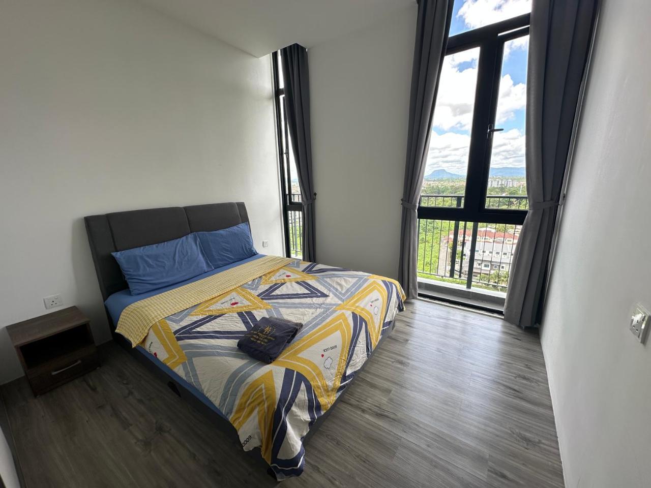 Pakboy Podium 3 Bed Rooms - carbon neutral hotel in Kuching