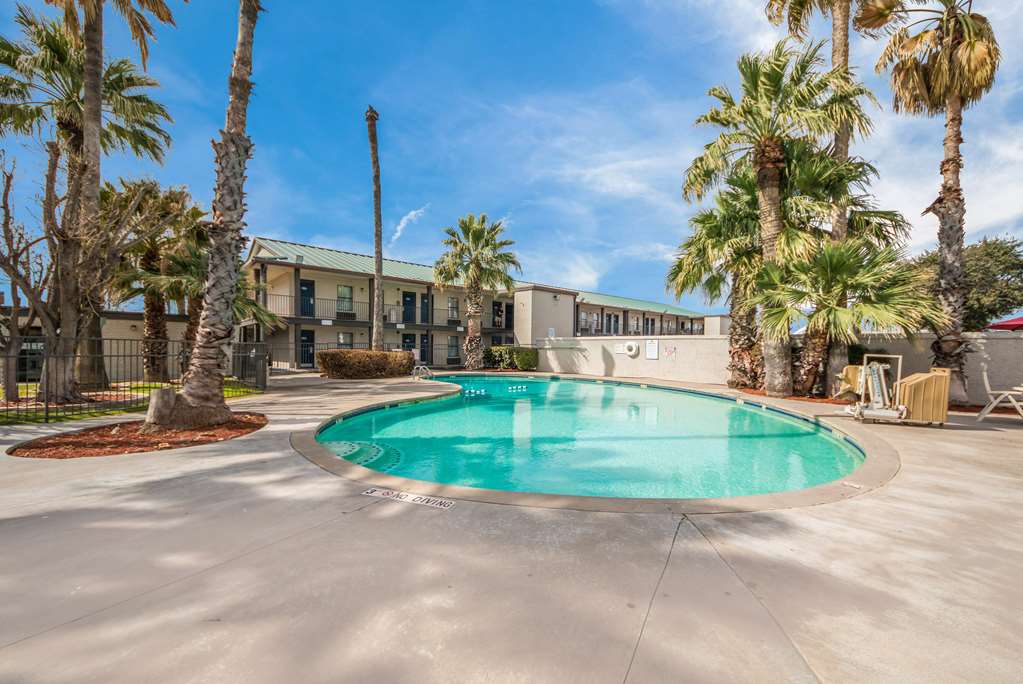 Motel 6 Laredo TX North I 35 - photo 5