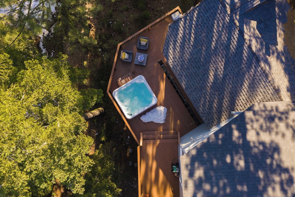 Sparrow by Avantstay Modern Mountain Retreat w Hot Tub Pool Table & Games - photo 35