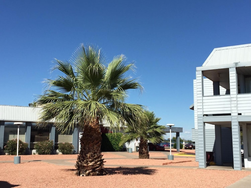 E Z 8 Motel Phoenix Airporter - photo 33