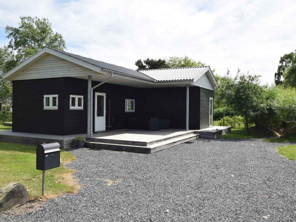 Lovely Newer Holiday Home Near Beautiful Beach — 4-Star Luxury Hotel in Juelsminde, Denmark
