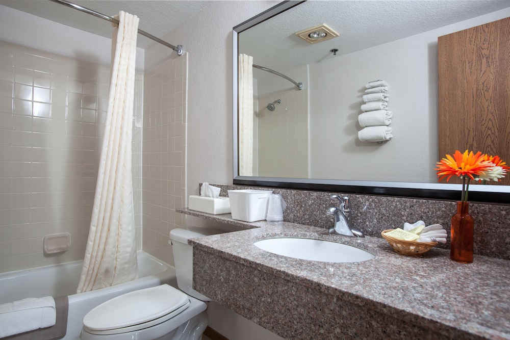 Heartland Inn - photo 8