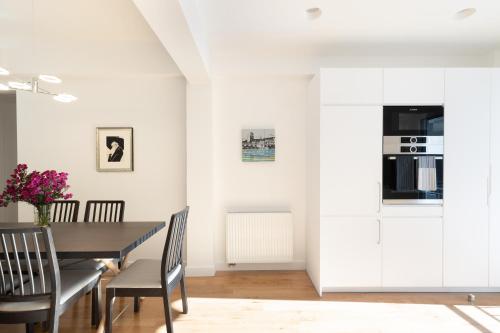 Wonderful Central Athens 2 Bedroom 2 Bath Sleeps 8 — 4-Star Luxury Hotel in Athens, Greece