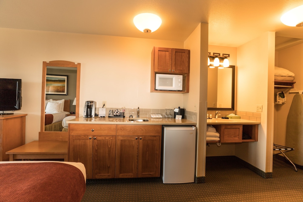 Lakeside Lodge And Suites - photo 7